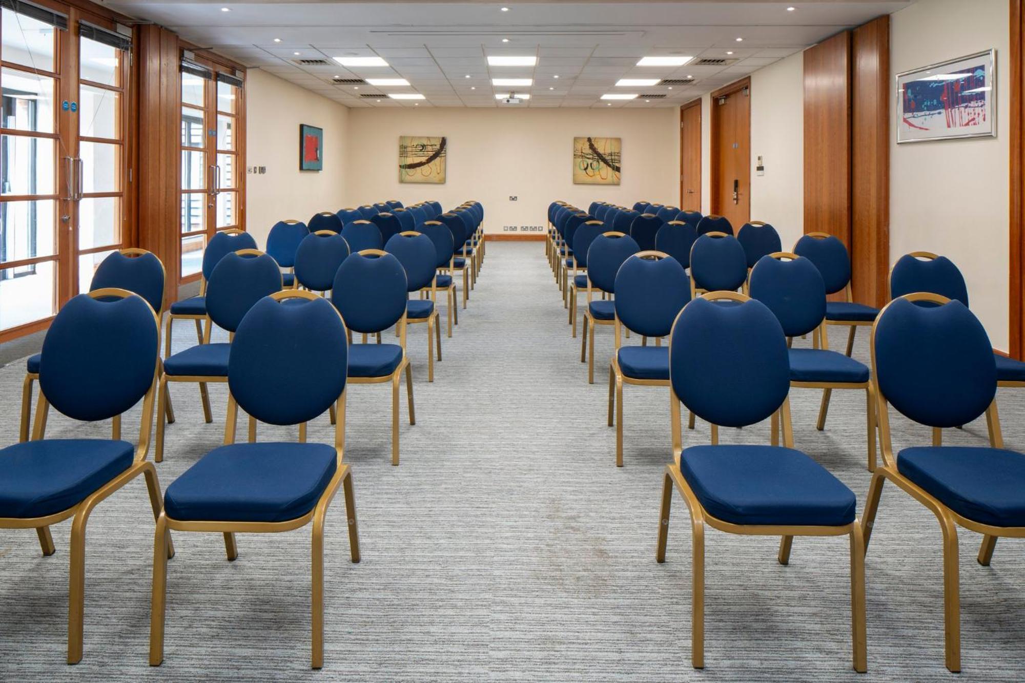 Hotel Cambridge By Ihg 4*
